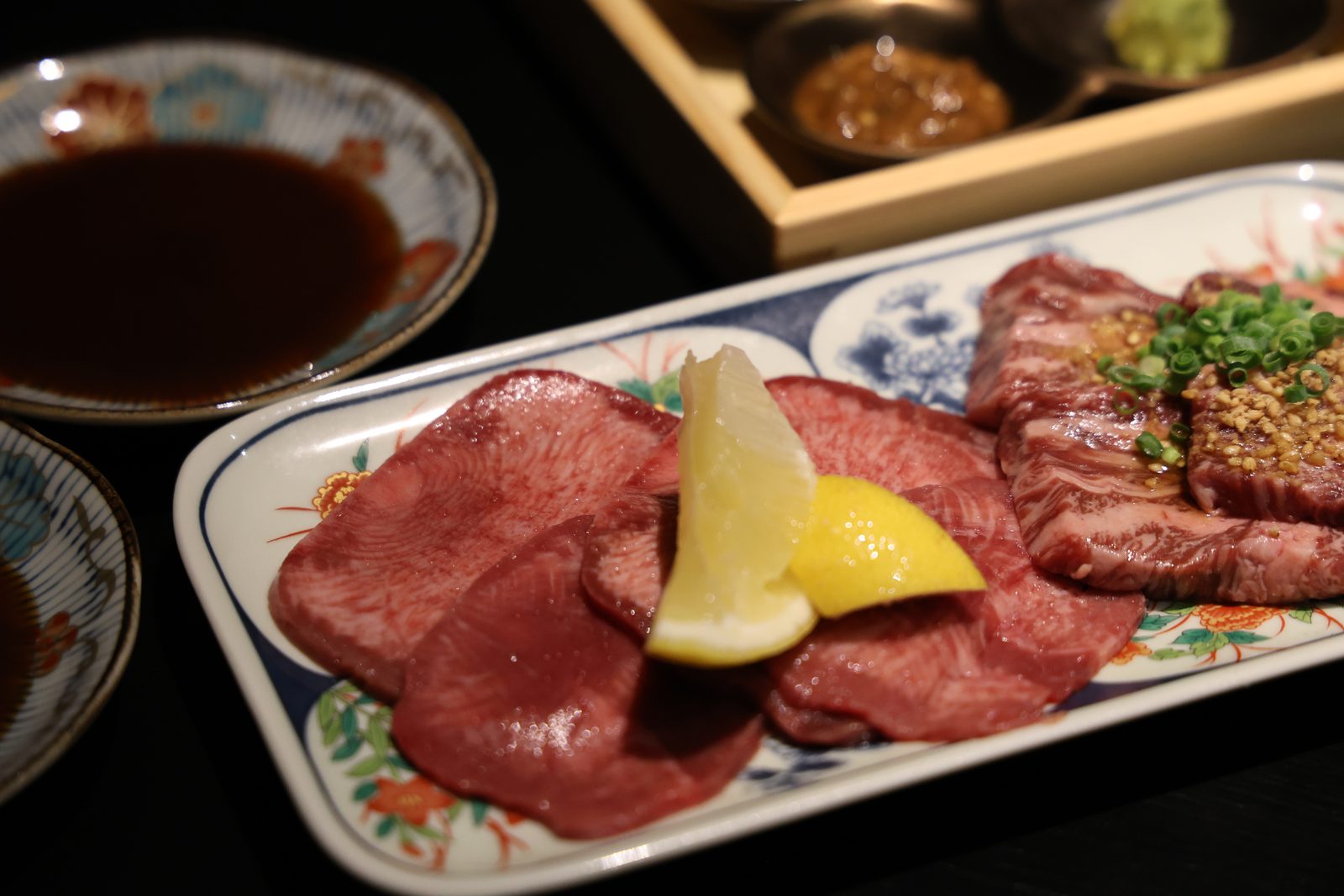 薬院の焼肉店 牛歩の上塩タンとハラミの盛り合わせ